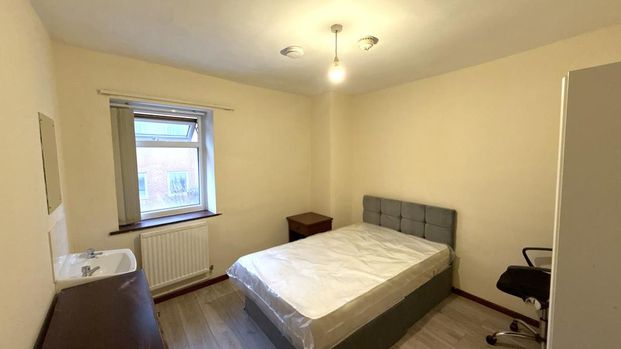 1 bedroom in a house share to rent - Photo 1