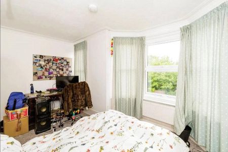 6 bedroom semi-detached house to rent - Photo 4