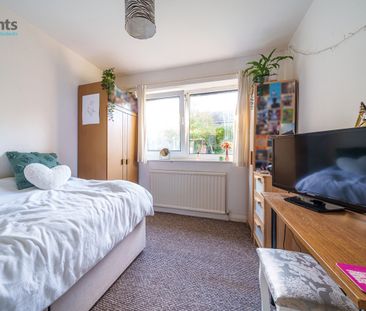 4 bedroom semi-detached house to rent - Photo 4