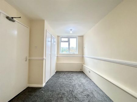 4 Bedroom Maisonette To Let - Photo 5