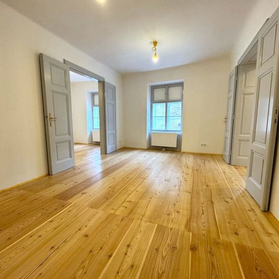 Erstbezug provisionsfrei: Toprenovierter 76m² Altbau mit Einbauküche im Renaissance-Juwel! - Photo 1