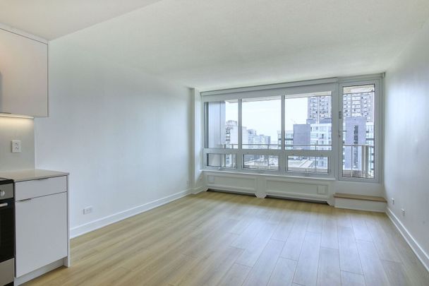 1975 de Maisonneuve - Photo 1