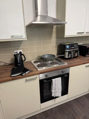 8 bedroom house share to rent - Photo 1