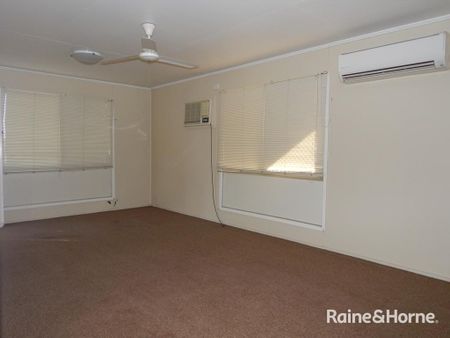 Three Bedroom with Air Conditioning Throughout - Photo 2