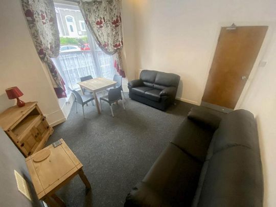5 bedroom house to rent - Photo 1