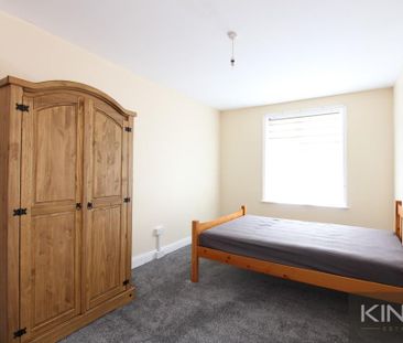 6 bedroom detached house to rent - Photo 3