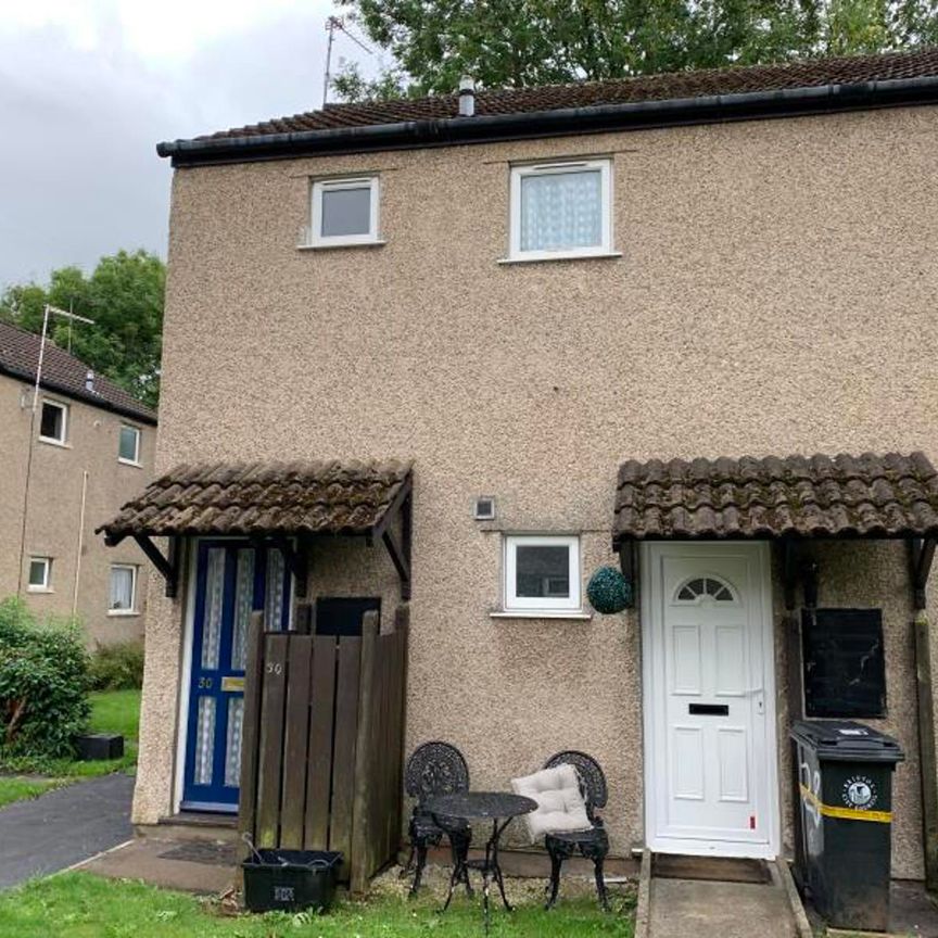 Ocean present this one bedroom flat on Morden Walk. The property benefits from an additional storage room which has space for a small desk. EPC D. Council Tax . Deposit £1009. - Photo 1