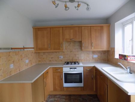 3 bedroom terraced house to rent - Photo 3
