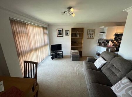 1 Bed Flat, Ashleigh Road, LE3 - Photo 3