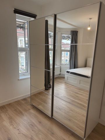 Room in a Shared House, Cairns Crescent, BS2 - Photo 2