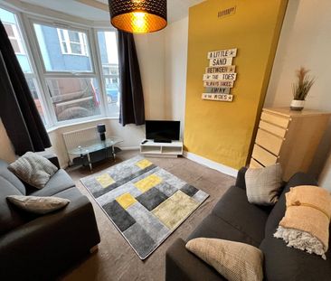 Room in a Shared House, Islingword Place, BN2 - Photo 1