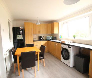 4 bedroom semi-detached house to rent - Photo 4