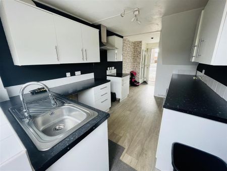3 bedroom terraced house to rent - Photo 5