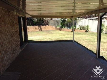 Large family home in Camira - Photo 5