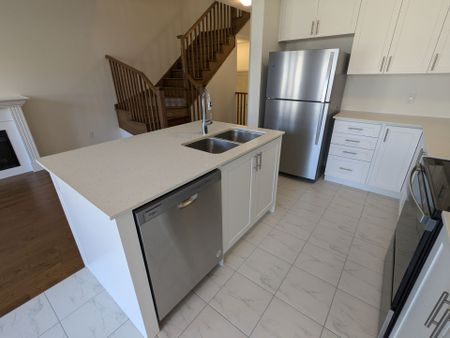 For Lease - 203 BROADACRE Drive, Kitchener, Ontario - Photo 5