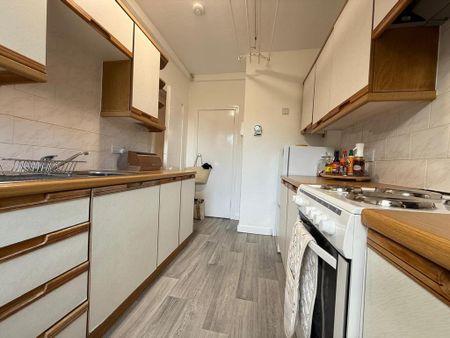 2 bedroom flat to rent - Photo 4