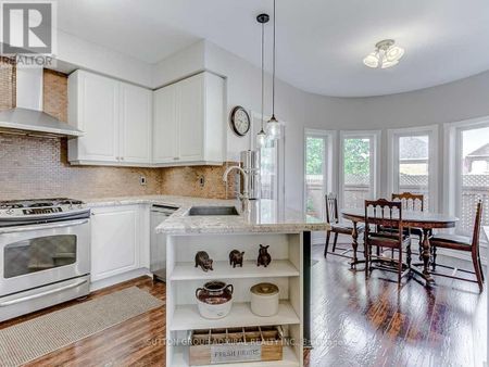 For Lease - 30 Lacona Crescent Unit# Main & 2nd, Richmond Hill, Ontario - Photo 3