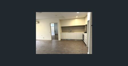 Spacious 2 bedroom Apartment in a great location - Photo 5