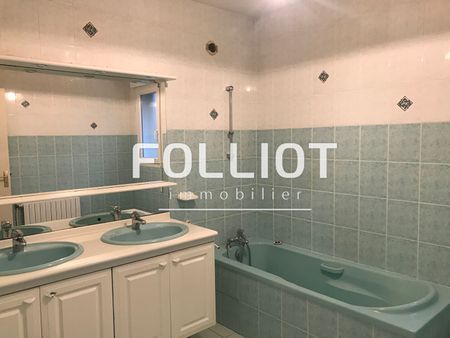 A louer : Maison 7 Pièces St Etienne En Coglès - Réf.245CV - Photo 2