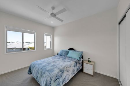 Modern Living in the Hearth of Mango Hill - Photo 4