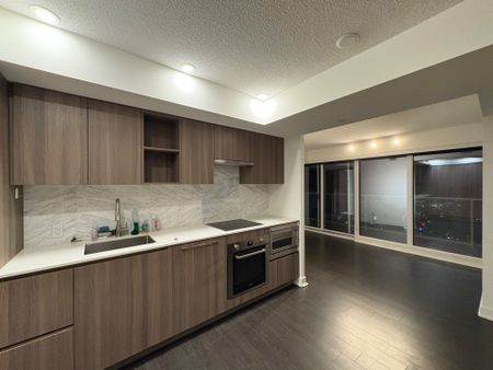 For Lease - 19 Bathurst Street Unit# 2011, Toronto, Ontario - Photo 5