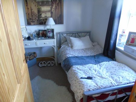 5 bedroom semi-detached house to rent - Photo 2