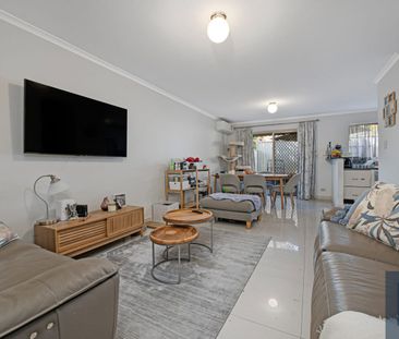 Spacious Three-Bedroom Townhouse in Westmead - Photo 1