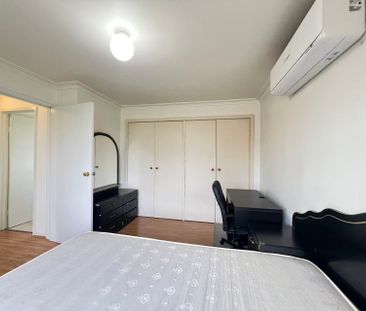 Comfortable Townhouse in a Prime Hughesdale Location – Close to Cha... - Photo 2