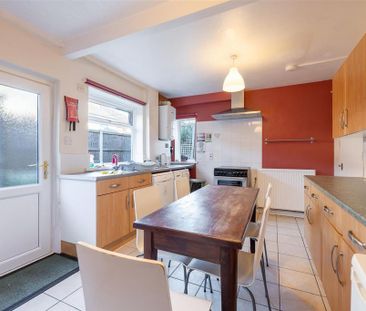 4 bedroom private hall to rent - Photo 6