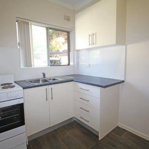 Neat & tidy ground floor 2 bedroom unit - Photo 2