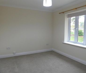 3 bedroom detached bungalow to rent - Photo 3