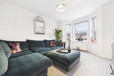 4 bedroom semi-detached house to rent - Photo 3