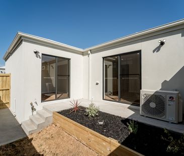 61 Grangehill Mews, Wyndham Vale VIC 3024 - House For Rent | Domain - Photo 4