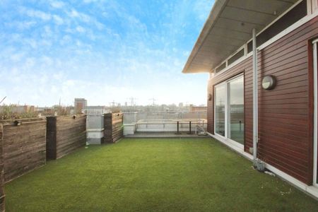 3 bedroom flat to rent - Photo 3
