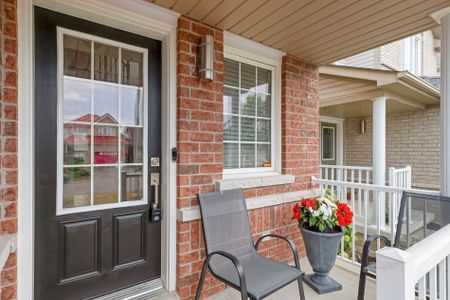 For Lease - 560 Falconridge Drive, Oshawa, Ontario - Photo 2