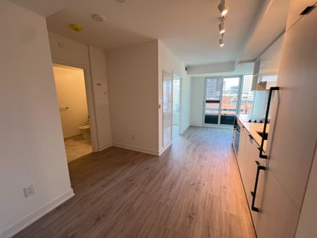 For Lease - 252 Church Street Unit# 2001, Toronto, Ontario - Photo 5