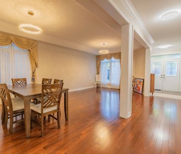 For Lease - 98 Thornhill Ravines Crescent, Vaughan, Ontario - Photo 2