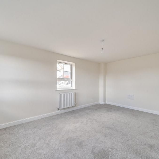 4 bedroom semi-detached house to rent - Photo 1