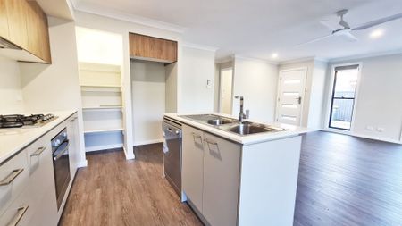 Modern & Low-Maintenance 2-Bedroom Townhouse in Prime Wauchope Location - Photo 5