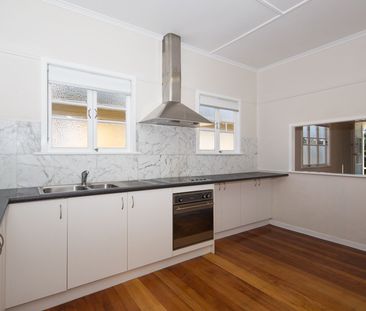 Post war home in excellent location - Photo 4