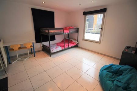 Woning met twee slaapkamers en terras - Photo 2