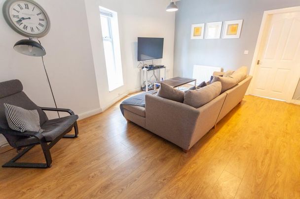 4 bedroom terraced house to rent - Photo 1