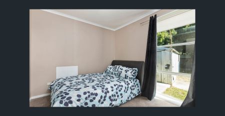 THREE BEDROOM FAMILY HOME!!! - Photo 4