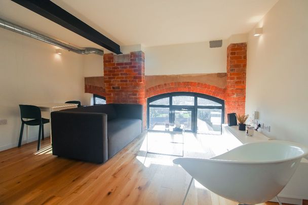 Elisabeth Gardens, Reddish - Photo 1