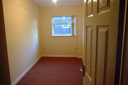 Poplar Street, Golbourne, Warrington, WA3 - Photo 3