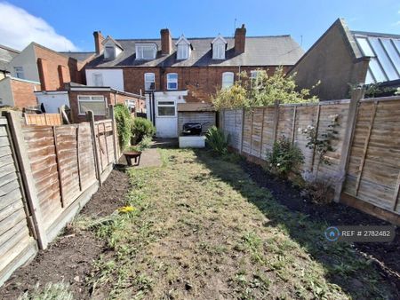 3 bedroom terraced house to rent - Photo 3