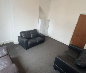 2 bedroom end of terrace house to rent - Photo 6
