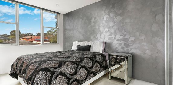 Modern two bedroom unit in prime location! - Photo 2