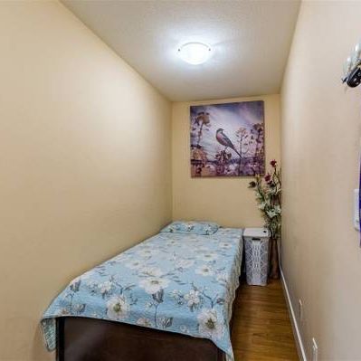 1 Bedroom + Den - Photo 1