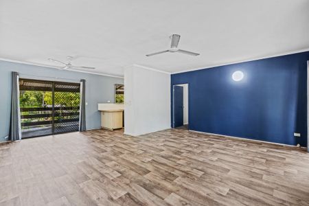 SPACIOUS FAMILY HOME IN A QUIET, CONVENIENT LOCATION - Photo 2